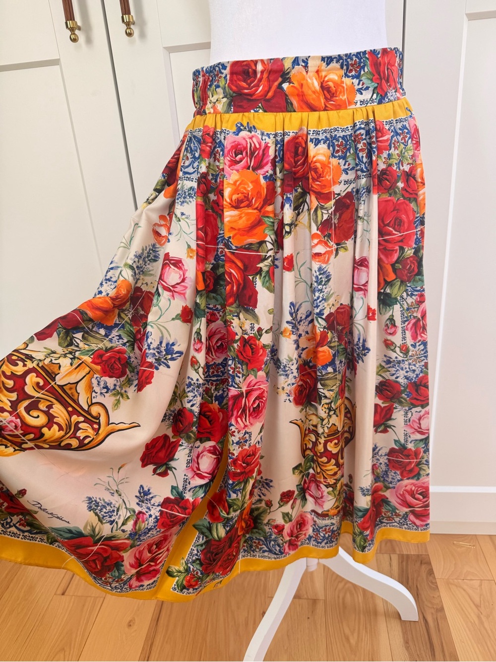 Dolce & Gabbana Cream Floral Midi Skirt with Yellow Trim - Picture 5 of 12